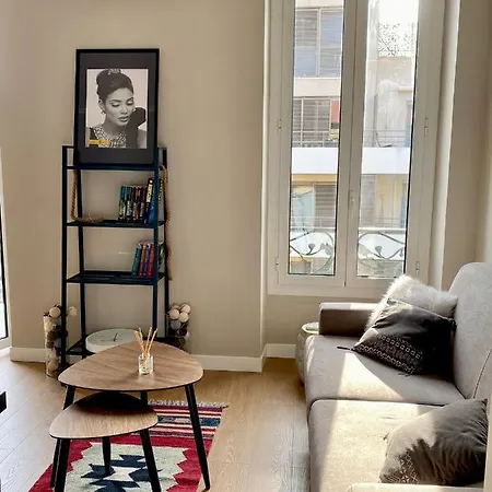 Apartment With Ac - 15 Min - 5 Min Bars *